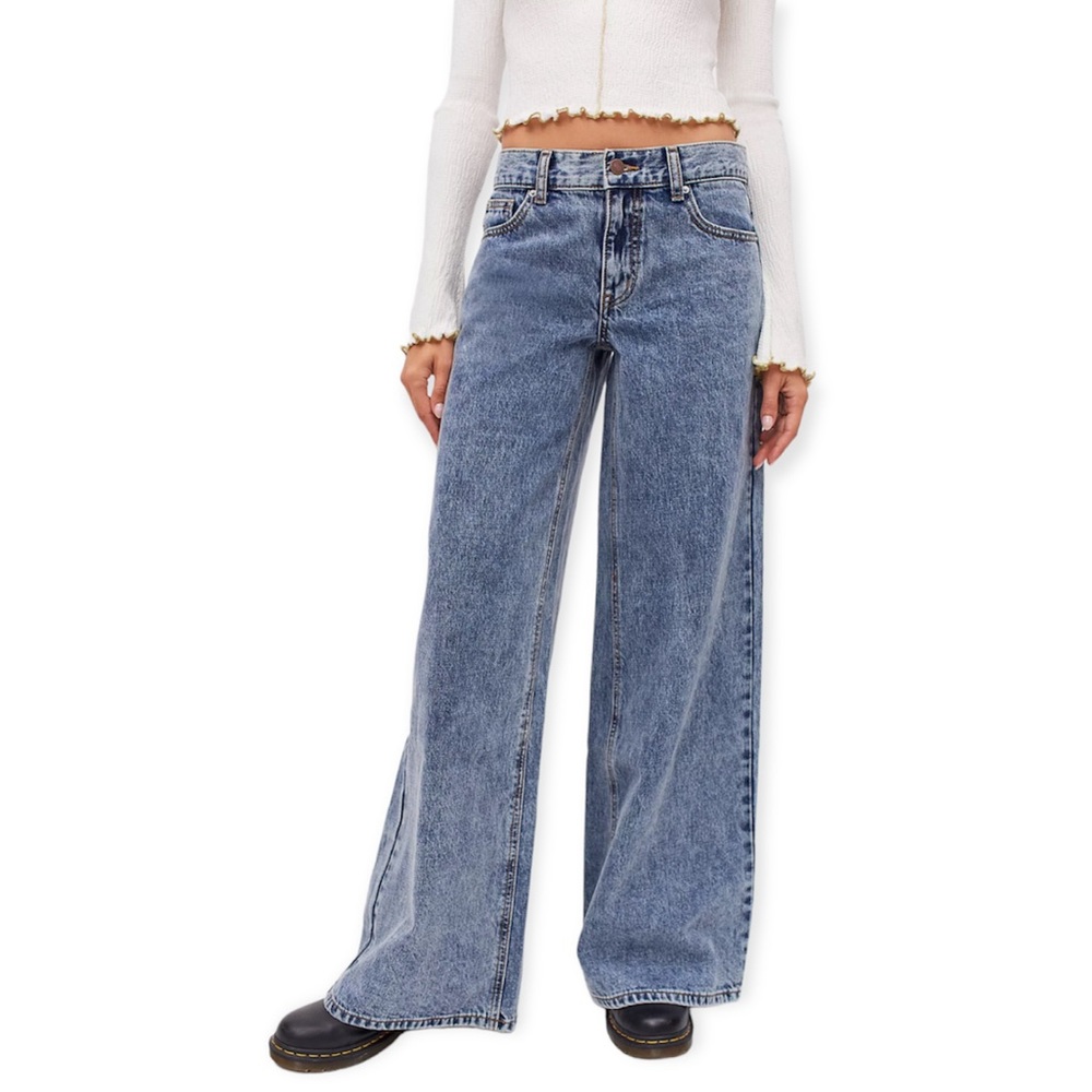 BDG Light Denim Wash Low Rise Wide Leg Jeans Size 30